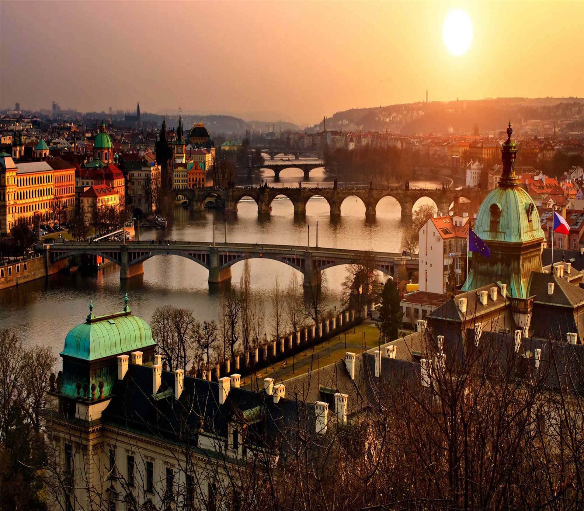 夕阳西下捷克布拉格城市风貌桌面壁纸下载