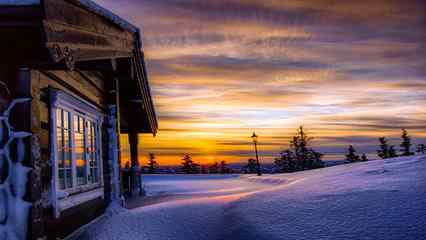 唯美雪景桌面壁纸：美丽的夕阳余晖