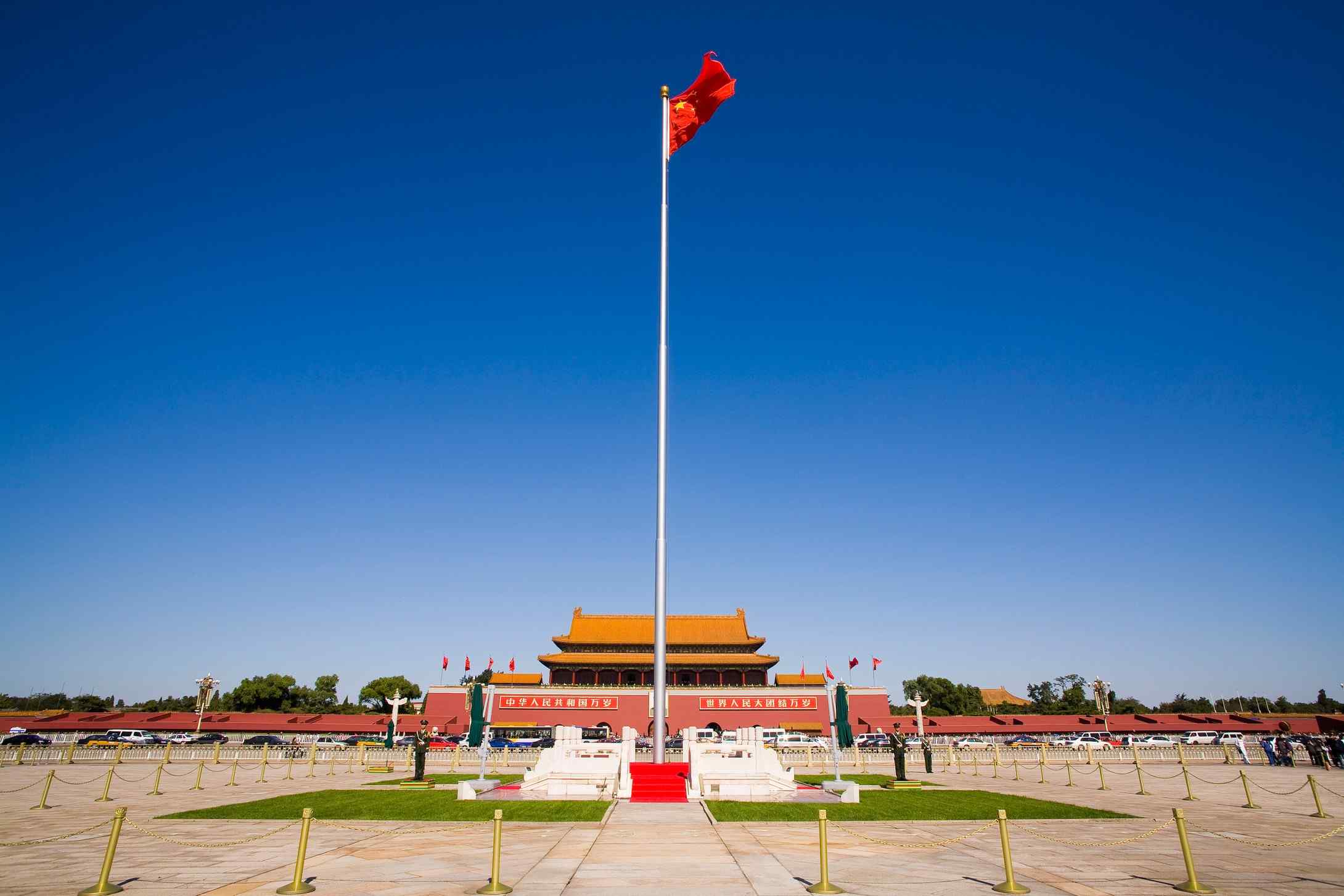北京风景之天安门国旗飞扬桌面壁纸