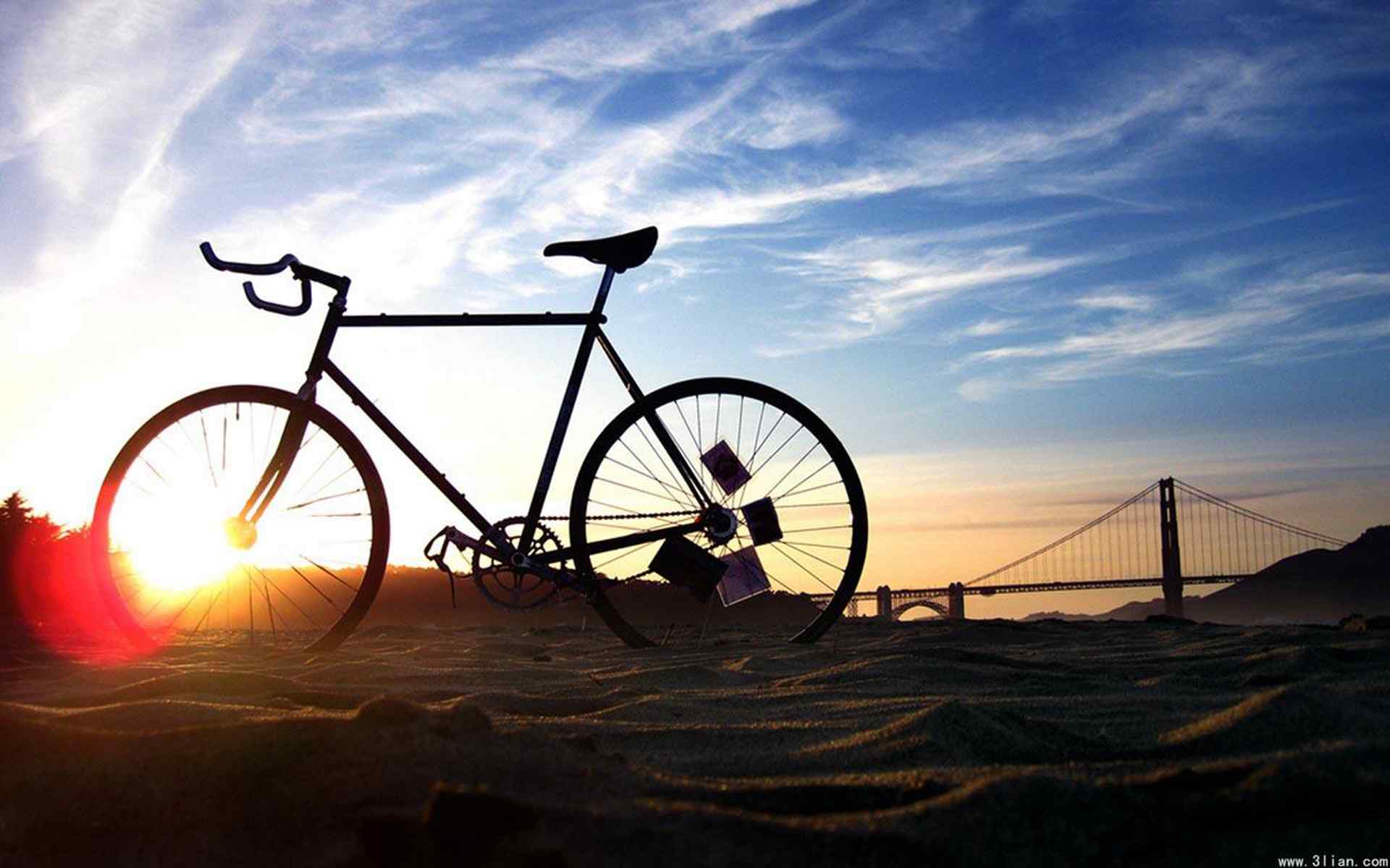 夕阳下沙滩边单车怀旧摄影桌面壁纸