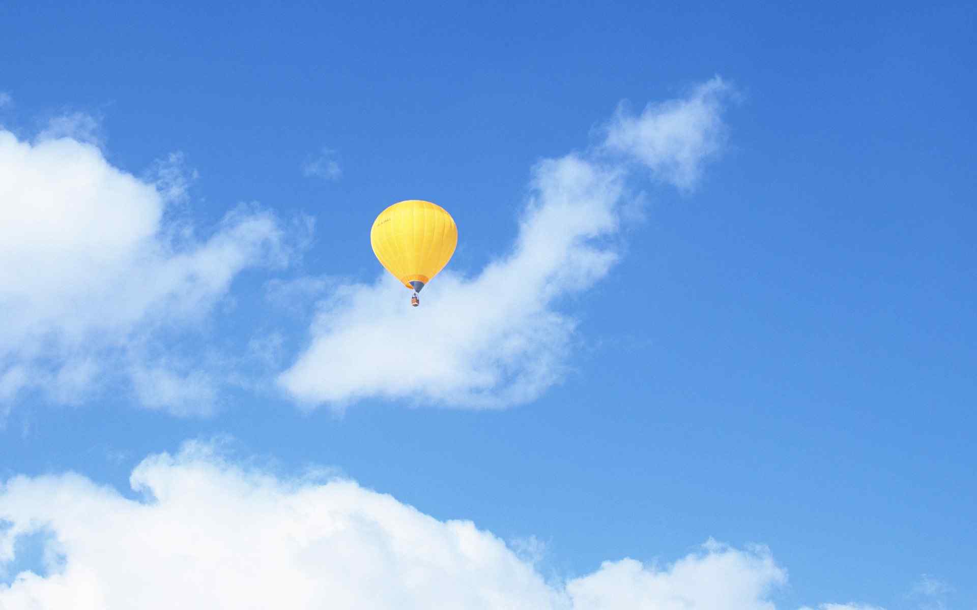 蓝色天空小清新柠檬黄热气球桌面壁纸