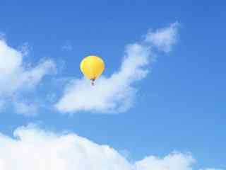 蓝色天空小清新柠檬黄热气球桌面壁纸