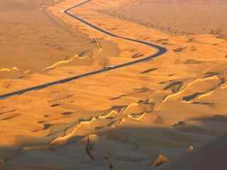 新疆塔克拉玛干沙漠戈壁风光高清桌面壁纸