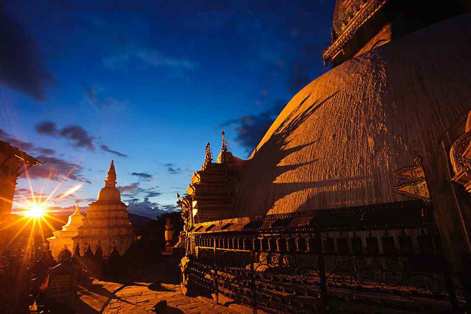 宁静自然的尼泊尔宗庙人文建筑高清风景壁纸