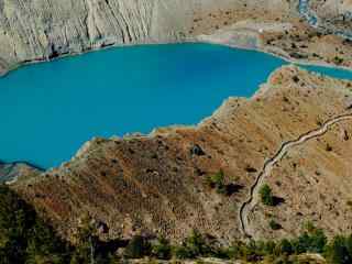 尼泊尔蓝色湖泊自然风景高清电脑壁纸