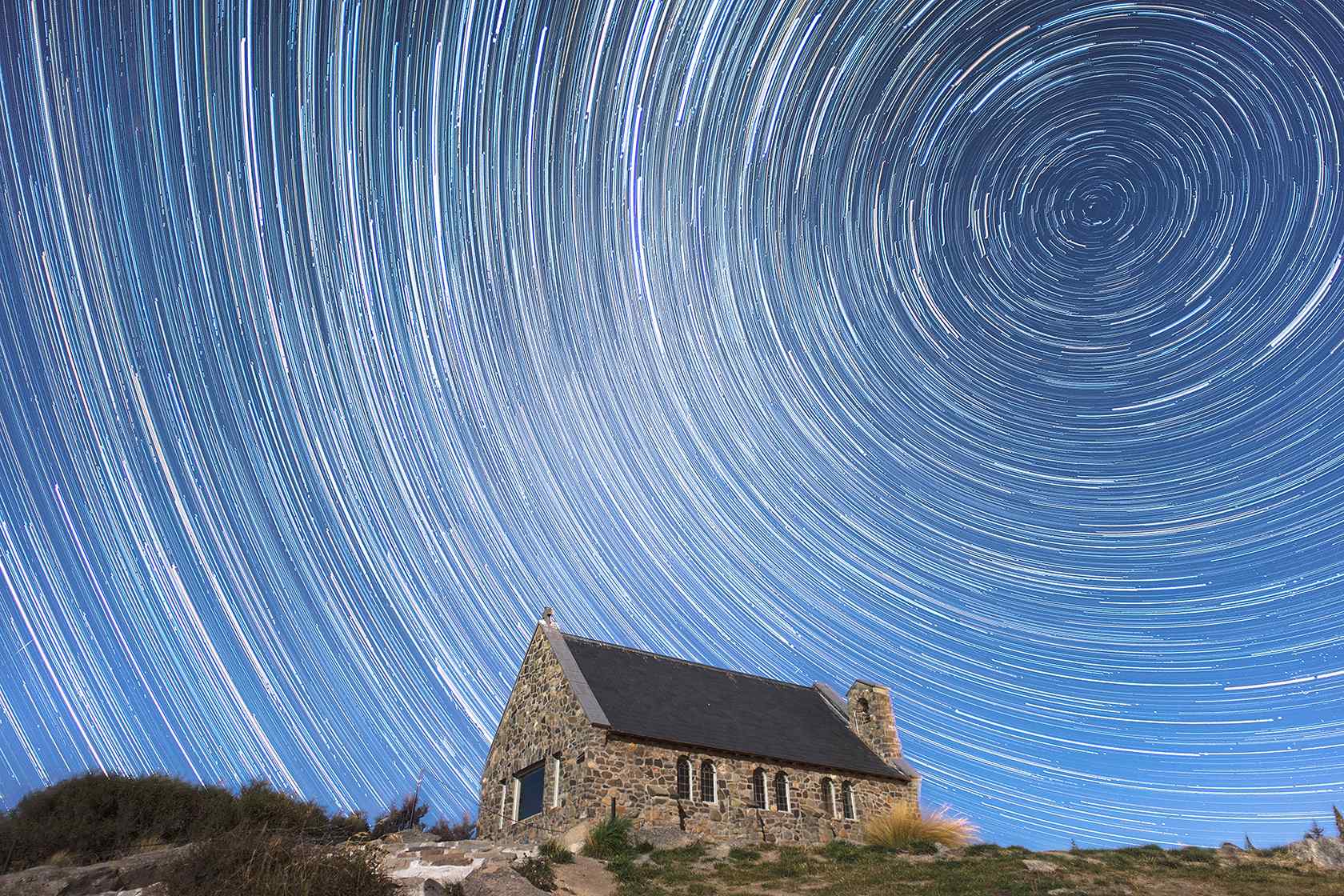 新西兰好牧羊人教堂上的星轨风景壁纸