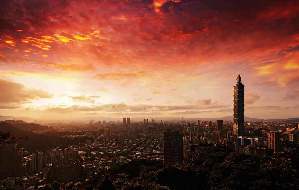 唯美夕阳下的台北101大楼风景壁纸