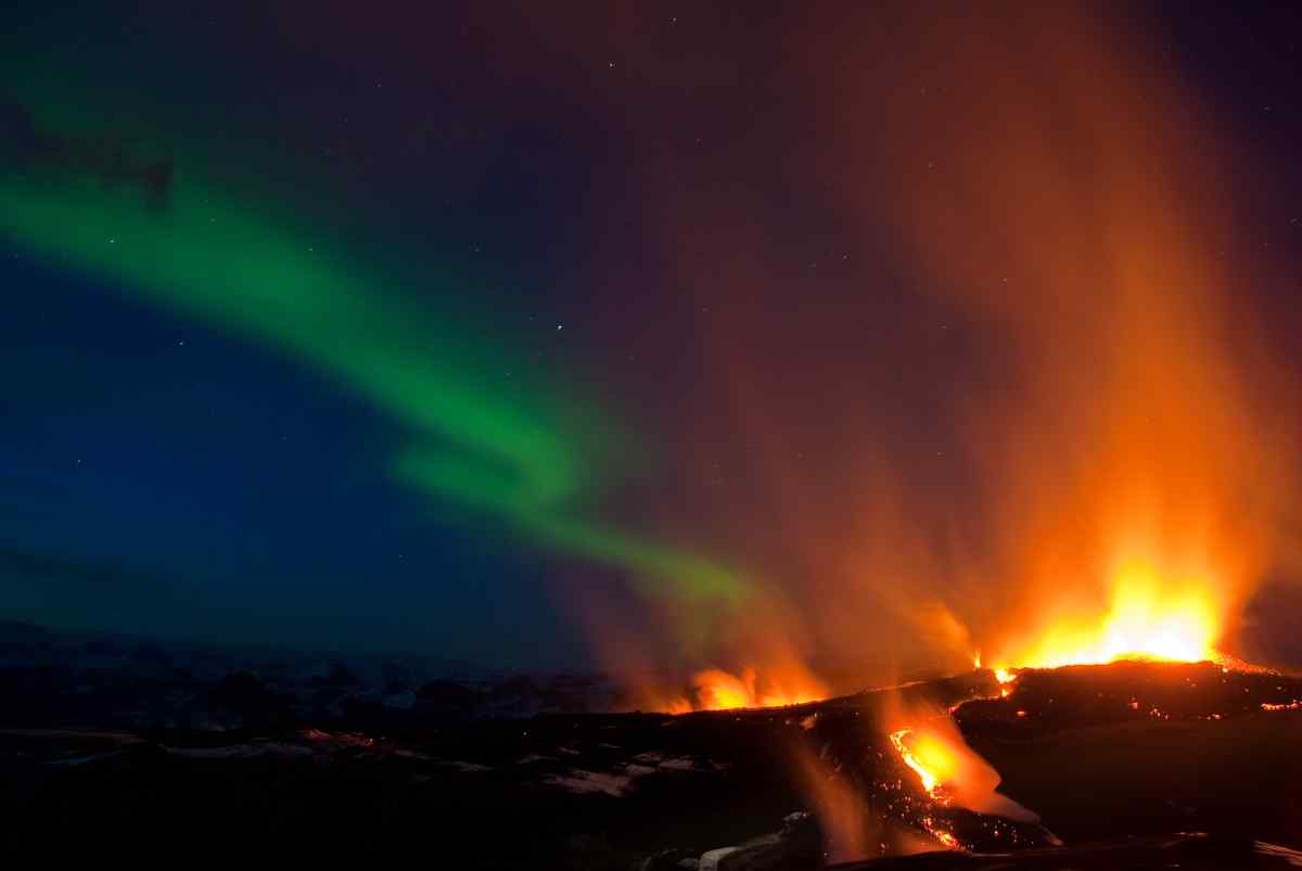 冰岛绮丽壮观的极光摄影桌面壁纸