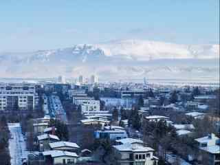 冰岛首都雷克雅未克清晨雪山城市雪景图桌面壁纸