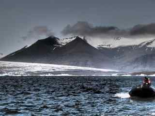 瑰丽壮观的冰岛山川湖泊风光桌面壁纸