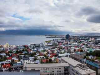 冰岛首都雷克雅未克美丽的城市风光桌面壁纸