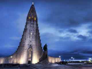 冰岛首都雷克雅未克黄昏唯美城市风光桌面壁纸