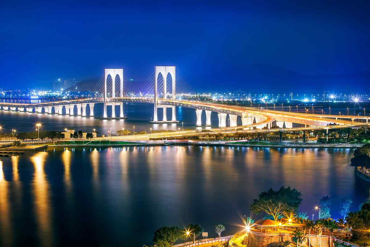 澳门大桥华丽的夜景桌面壁纸