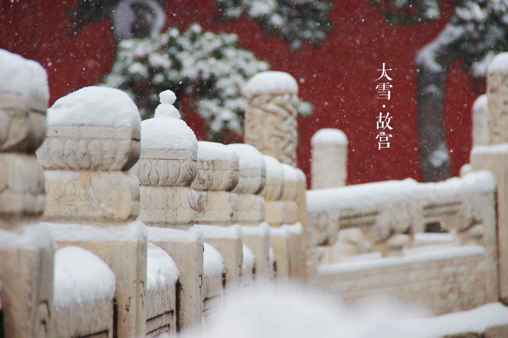 北京故宫白雪皑皑走廊桌面壁纸
