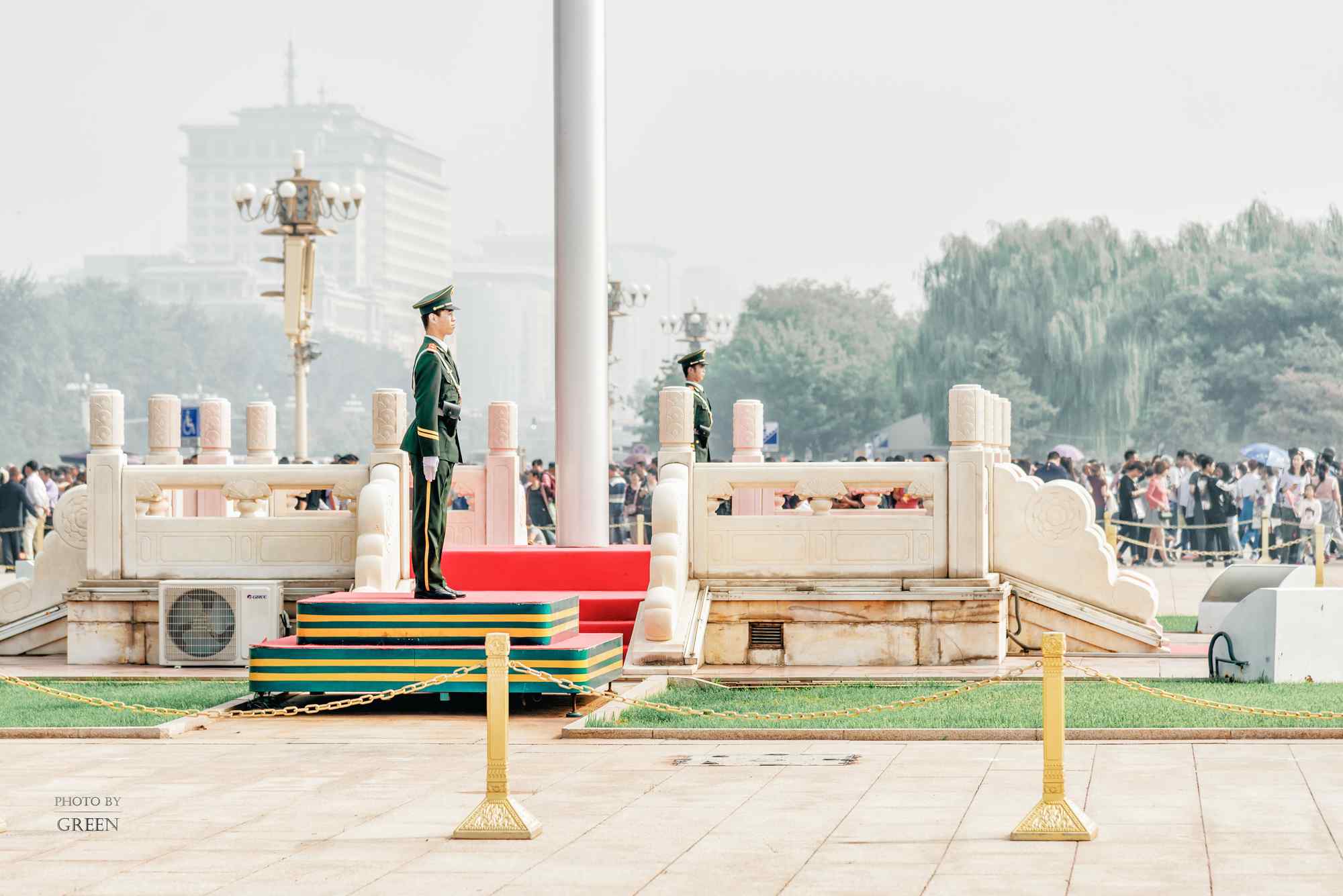 北京天安门广场升旗仪式桌面壁纸