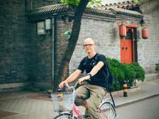 北京后海胡同骑自行车桌面壁纸