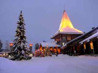 圣诞灯光雪景芬兰风景桌面壁纸