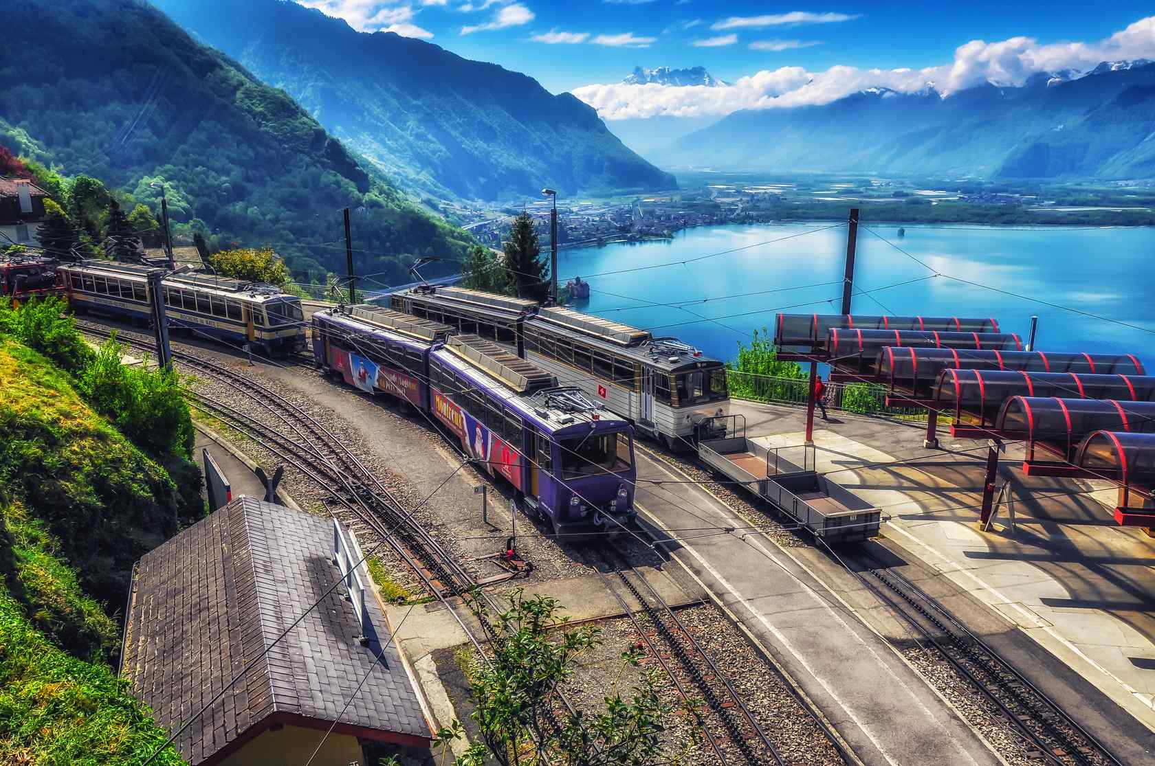 瑞士山间列车桌面壁纸