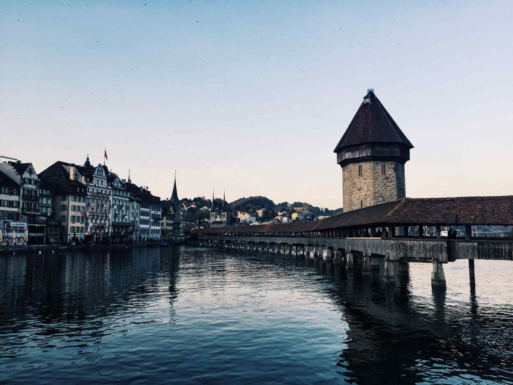 瑞士城市建筑风景桌面壁纸