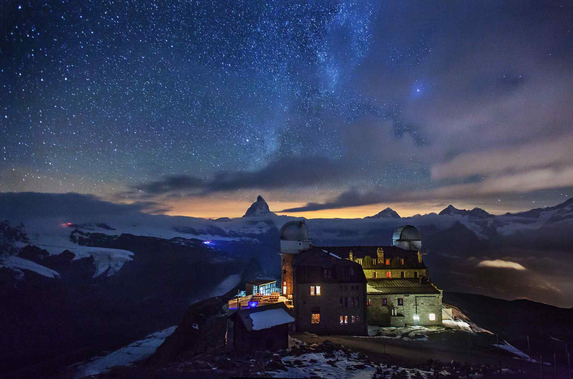 瑞士山顶唯美星空夜景桌面壁纸