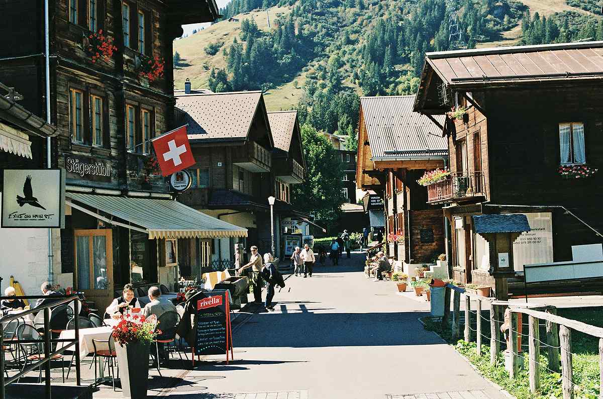 瑞士山村街道清新摄影图片壁纸