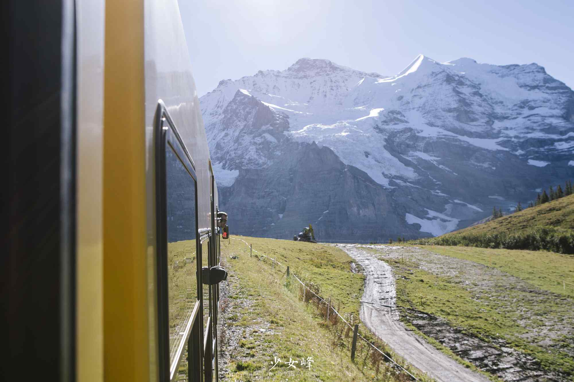 瑞士山间铁路风景壁纸图片下载