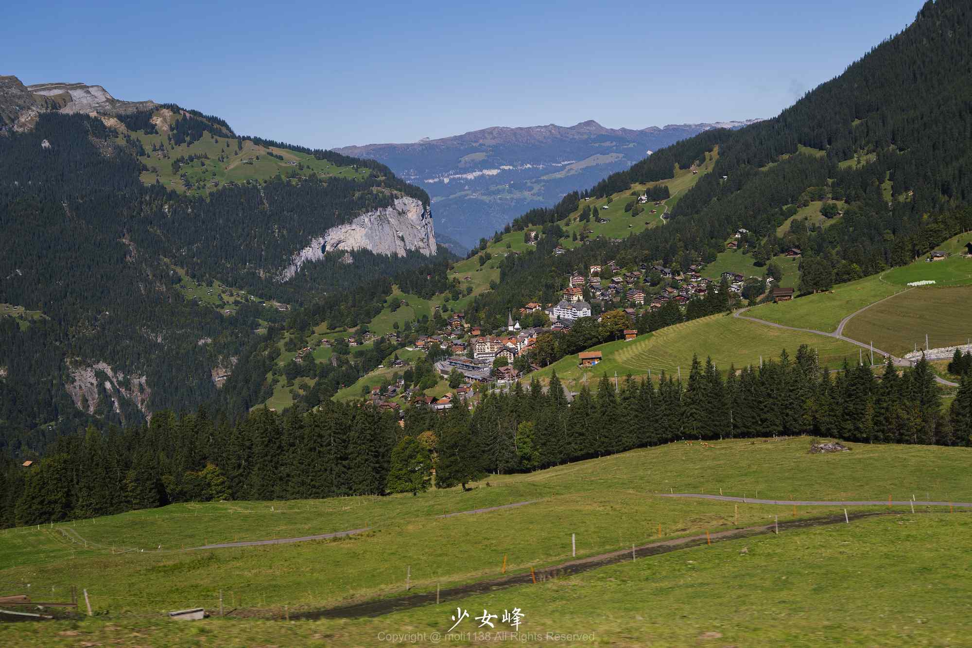 瑞士夏季绿色山间风景护眼壁纸
