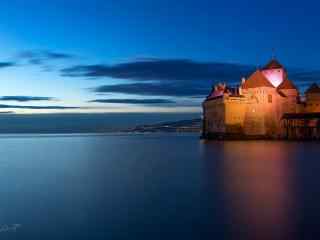 瑞士湖边城堡唯美夜景桌面壁纸