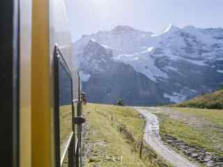 瑞士山间铁路风景壁纸图片下载