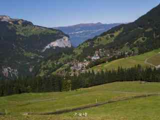 瑞士夏季绿色山间风景护眼壁纸