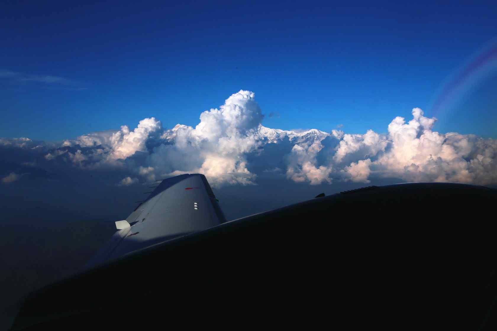 从飞机上俯瞰珠穆朗玛峰桌面壁纸