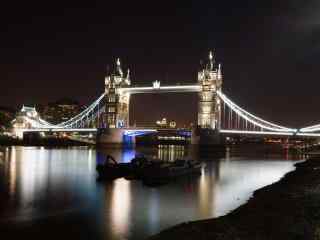 泰晤士河塔桥夜景桌面壁纸