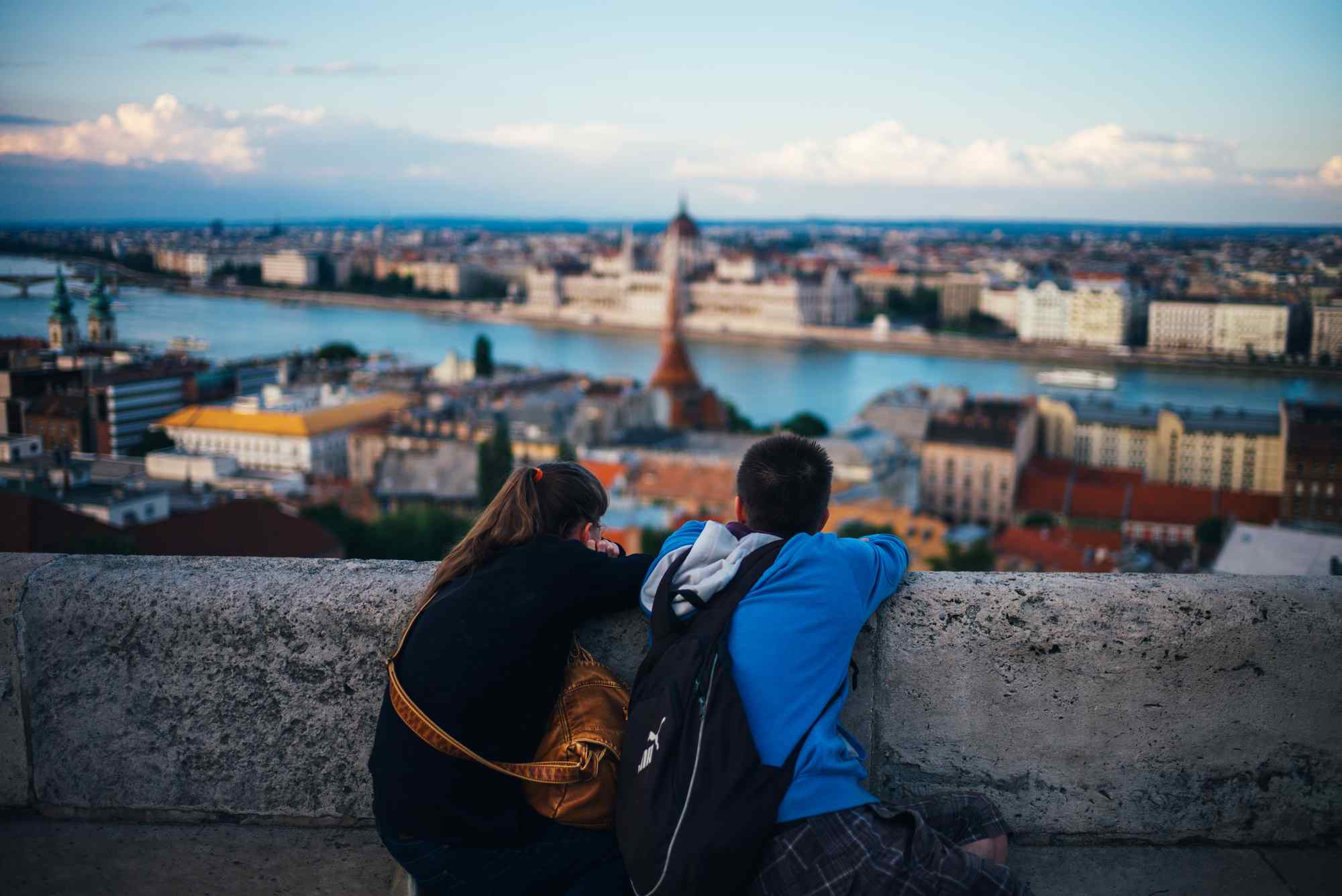 布达佩斯甜蜜的情侣城市风景桌面壁纸