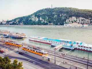 布达佩斯清新河畔风景桌面壁纸