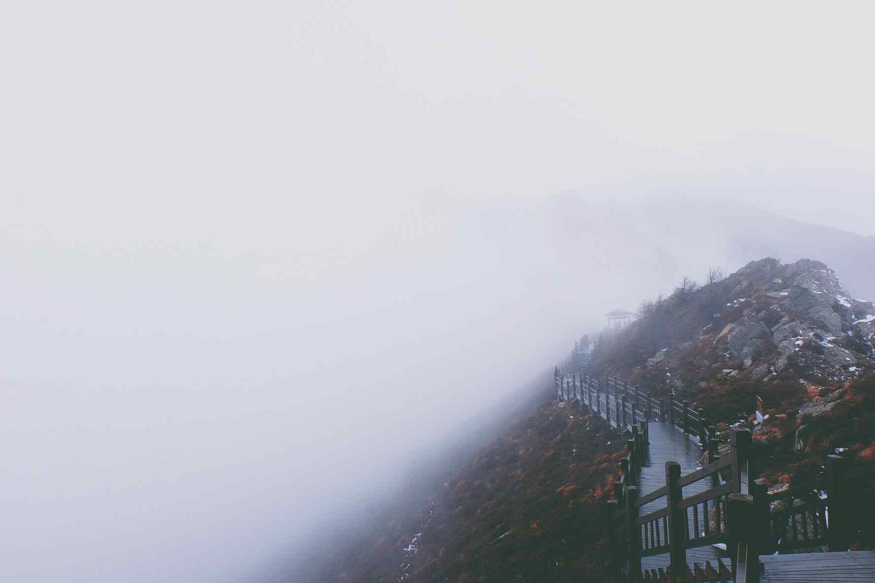 太白山云雾风景桌面壁纸