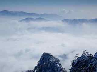 美丽的山间雪景风景壁纸