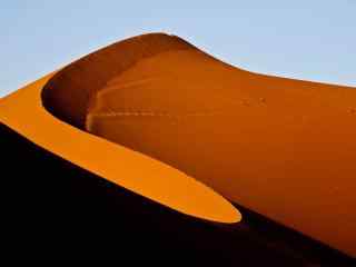 沙漠黄昏风景桌面