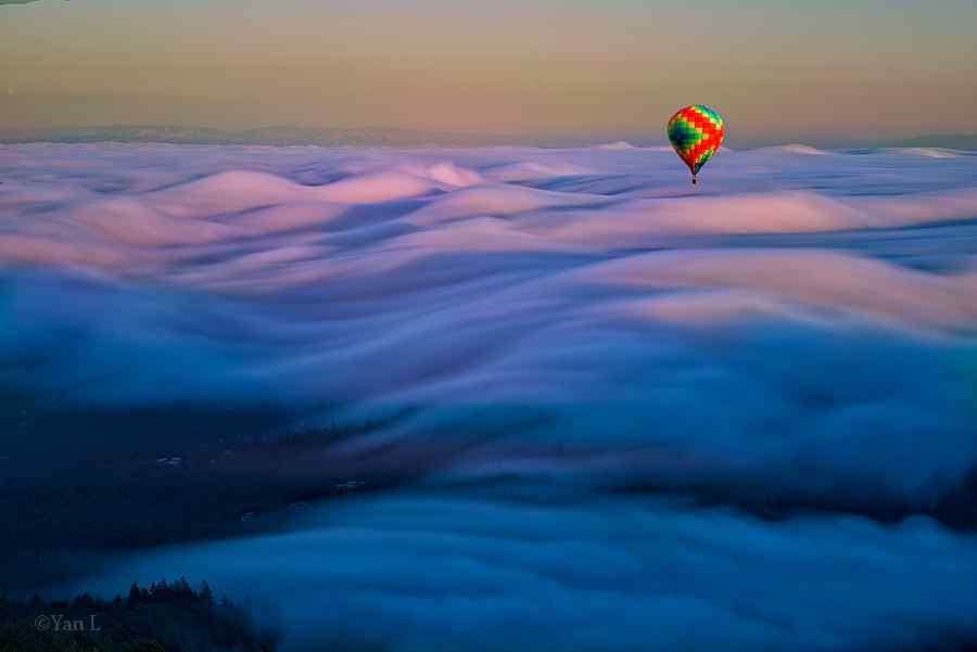 晨雾上空的热气球图片风景桌面壁纸