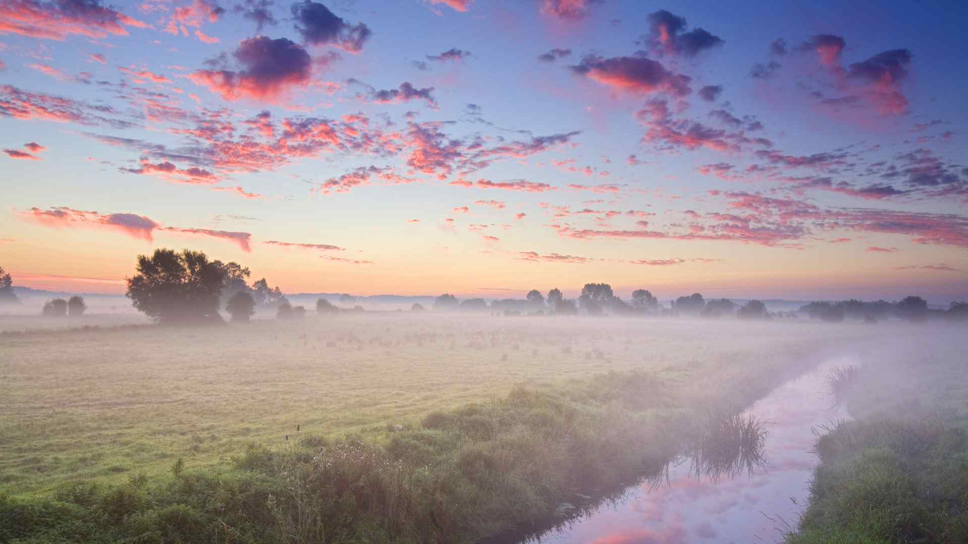 晨雾中唯美的风景图片桌面壁纸