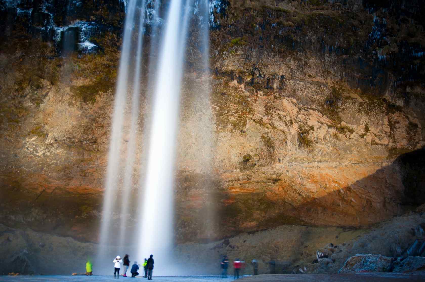 冰岛Seljalandsfoss瀑布图片桌面壁纸
