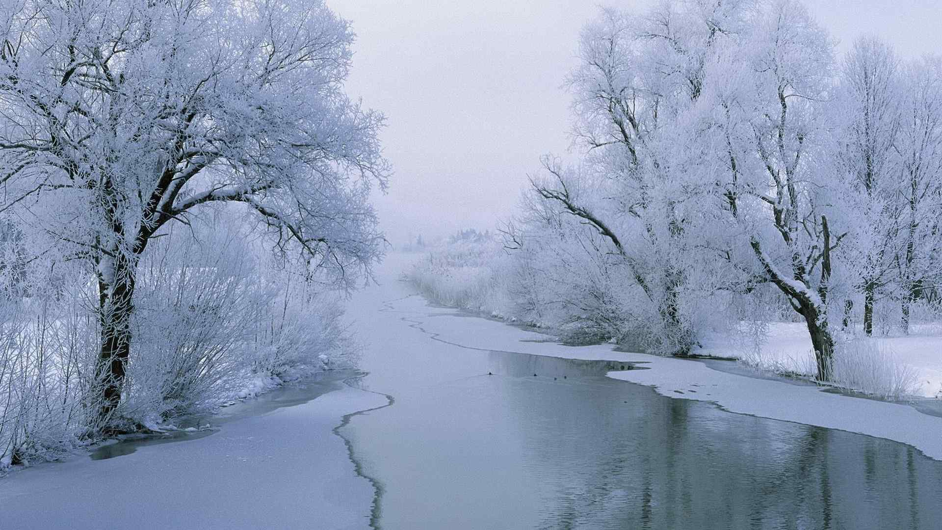 唯美冬季河流风景图片桌面壁纸