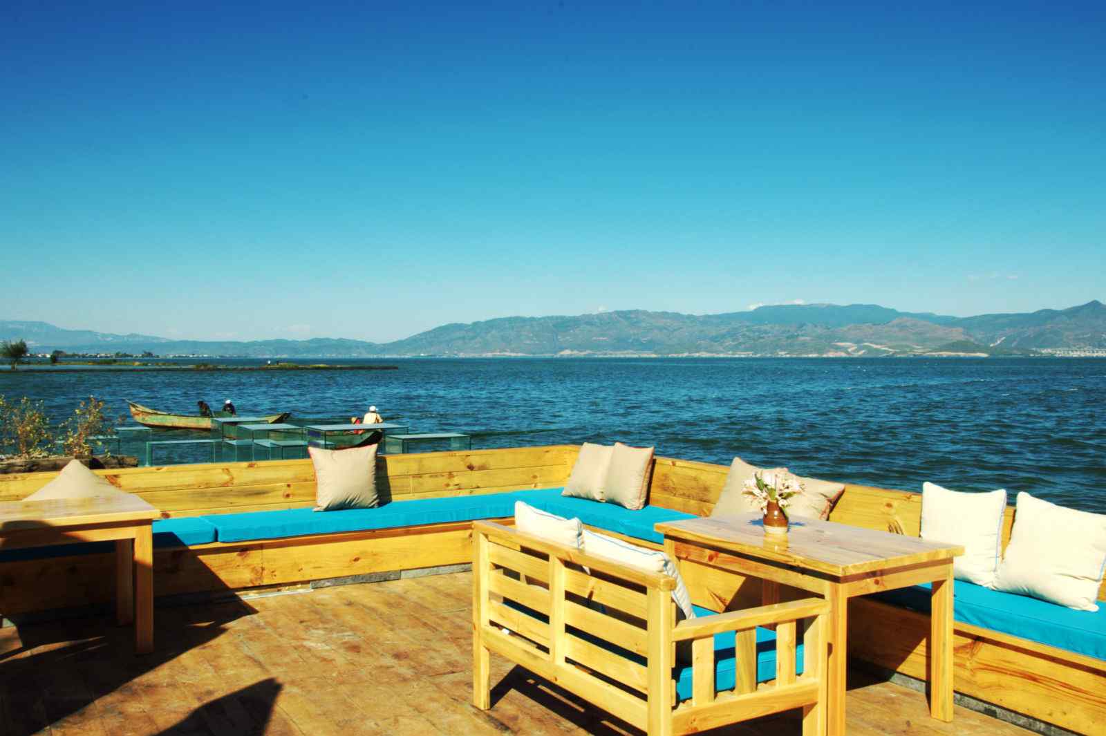 大理洱海湖边风景图片高清桌面壁纸