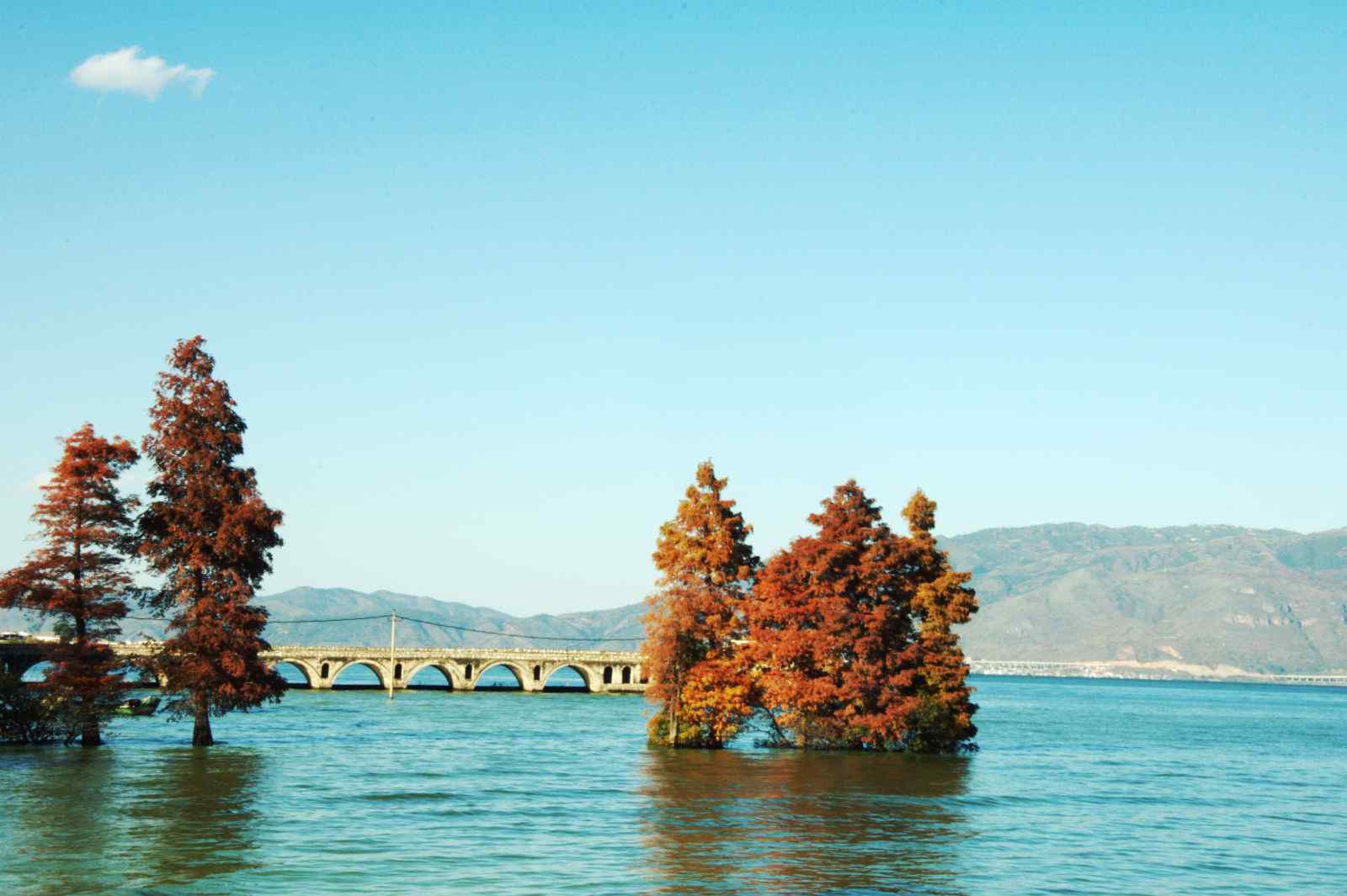 洱海唯美湖边风景图片桌面壁纸