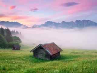 唯美的迷雾山谷风景图片