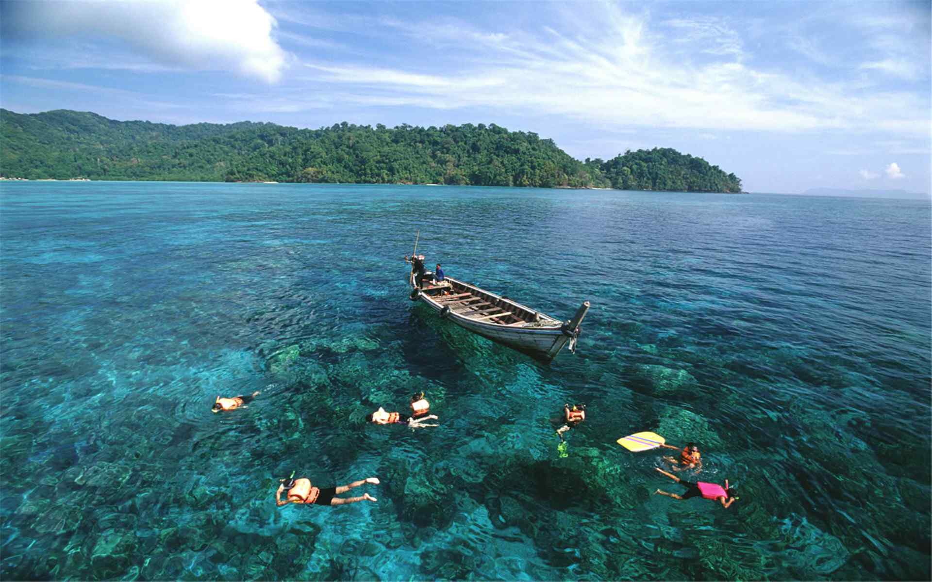 普吉岛透明海水潜水娱乐图片桌面壁纸