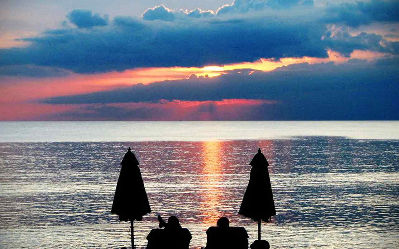 普吉岛海边落日浪漫二人世界风景图片桌面壁纸