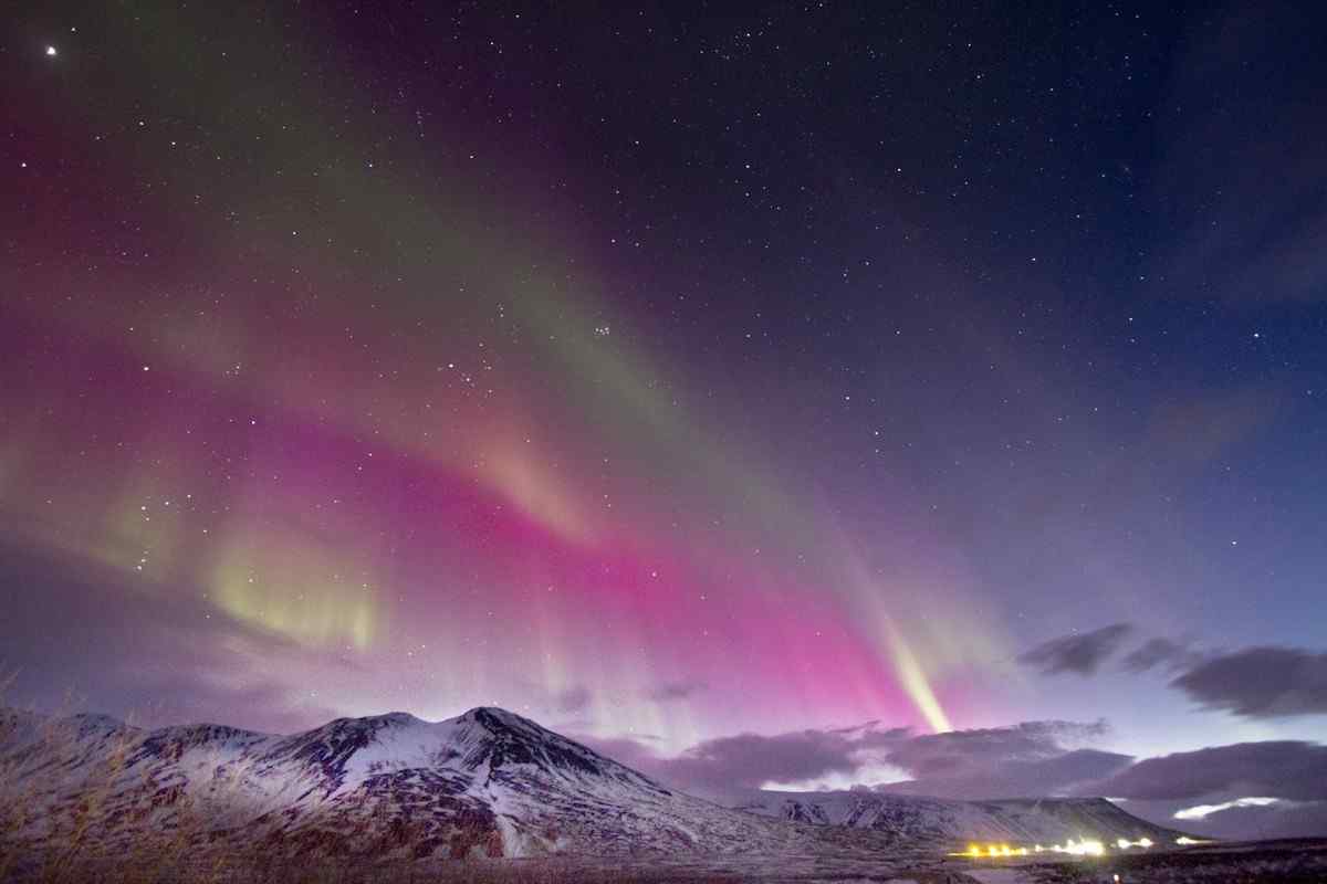 唯美的冰岛极光风景壁纸