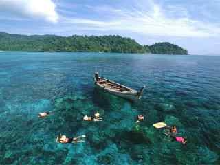 普吉岛透明海水潜