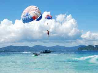 普吉岛特色海上运动美丽热气球图片高清桌面壁纸