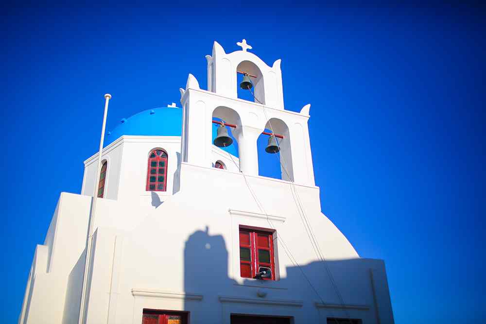 圣托里尼蓝白色教堂建筑风景图片高清桌面壁纸